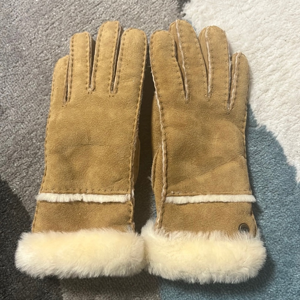 Uggs Shearling gloves